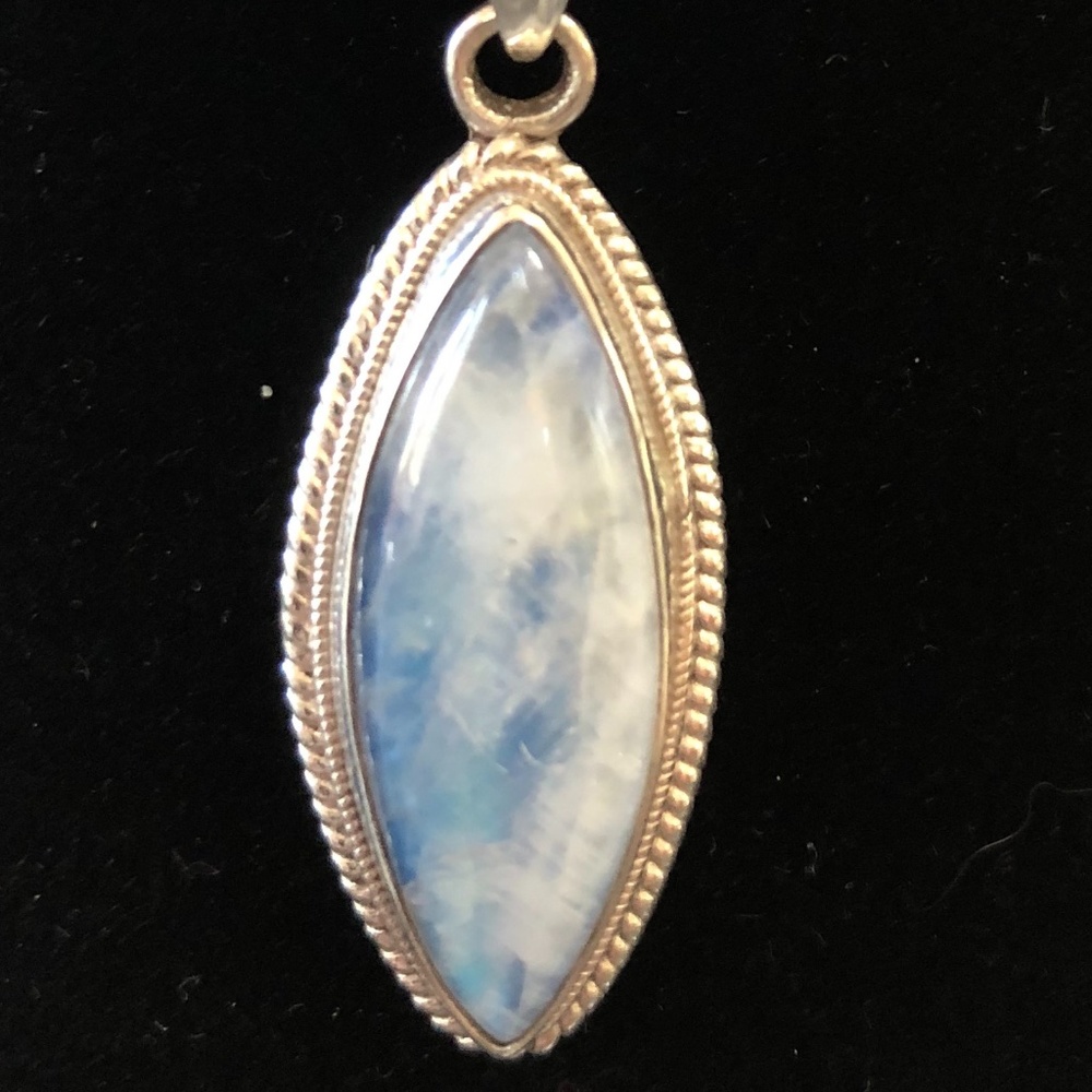 Labradorite Pendant - Picture 4 of 5